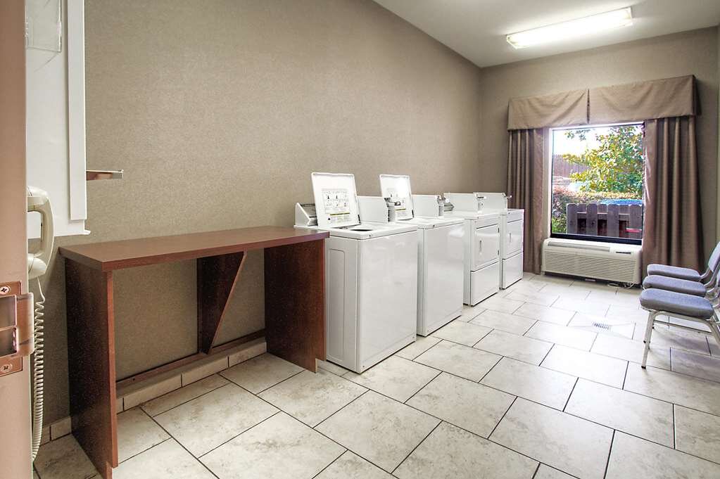 Hotel photo 5 of Hampton Inn Van Buren.