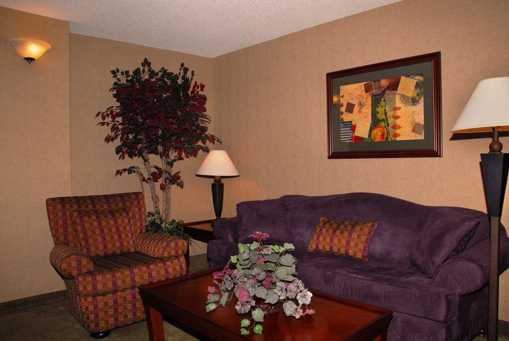 Hotel photo 7 of Hampton Inn Van Buren.
