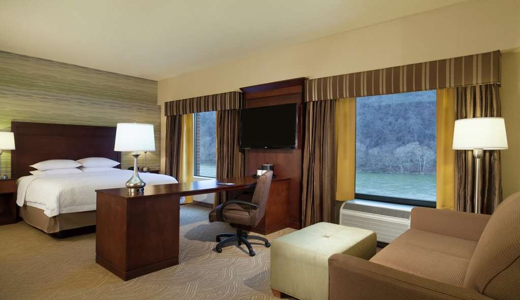 Hotel photo 9 of Hampton Inn & Suites Pittsburgh/Waterfront-West Homestead.