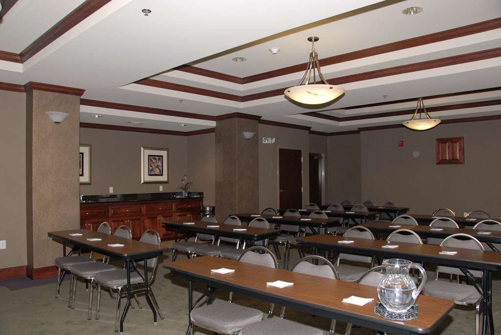 Hotel photo 30 of Hampton Inn Van Buren.