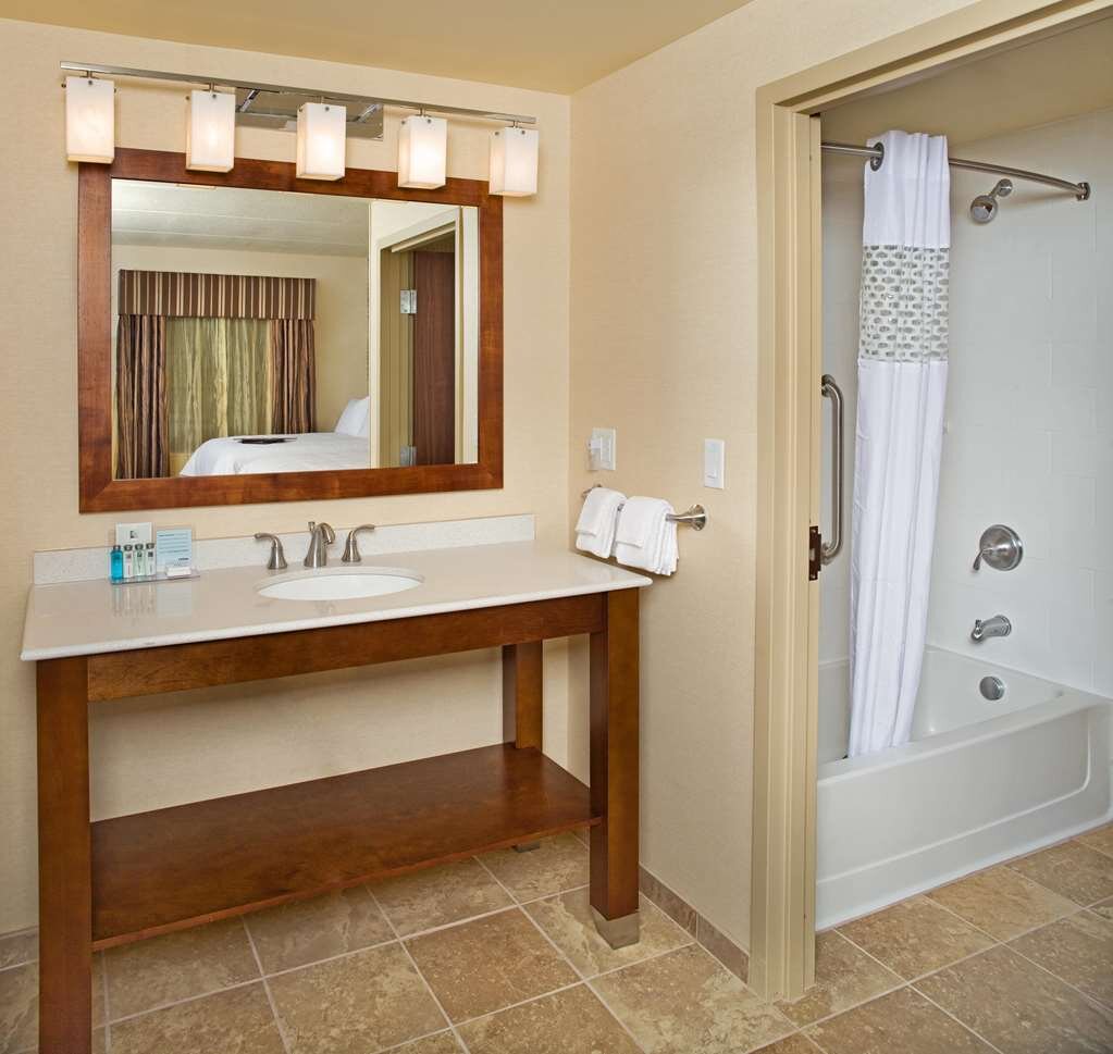Hotel photo 46 of Hampton Inn & Suites Pittsburgh/Waterfront-West Homestead.