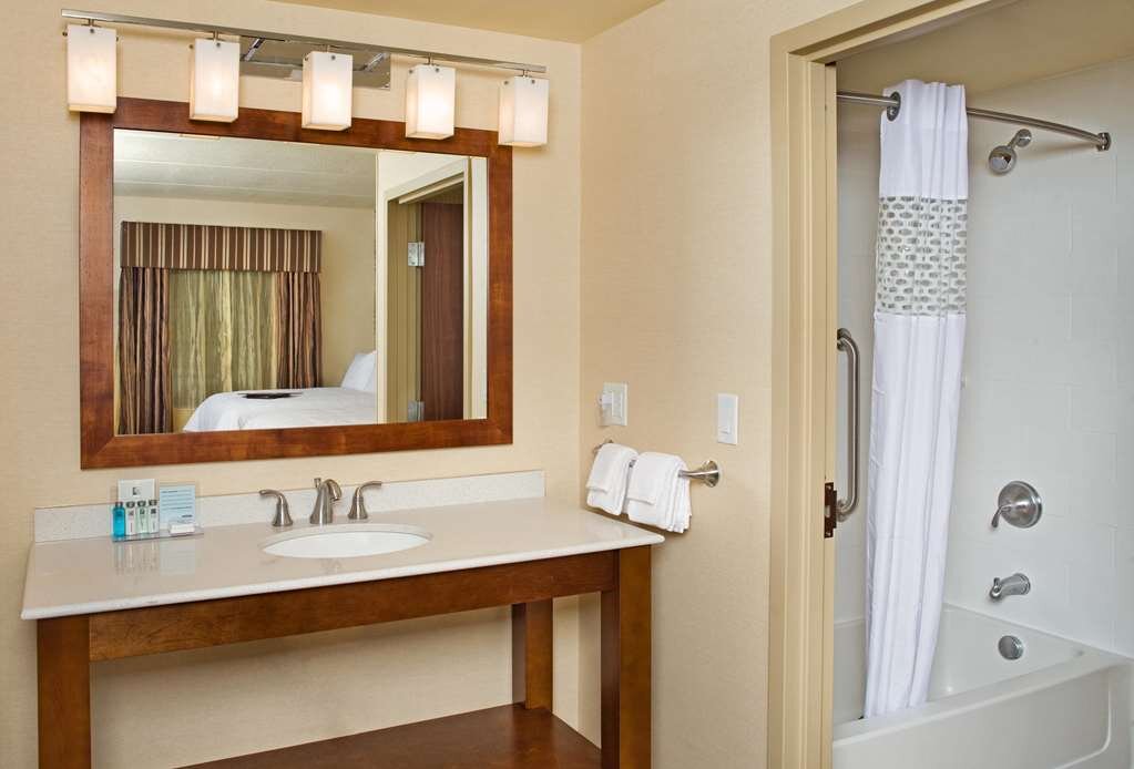Hotel photo 2 of Hampton Inn & Suites Pittsburgh/Waterfront-West Homestead.