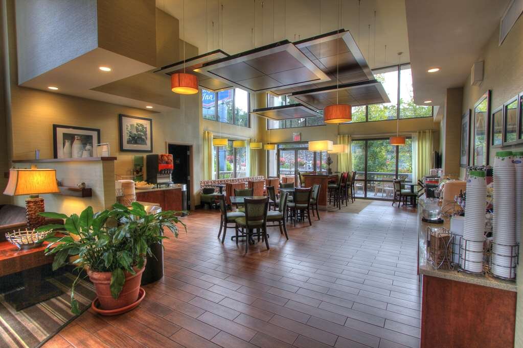 Hotel photo 33 of Hampton Inn Gatlinburg.