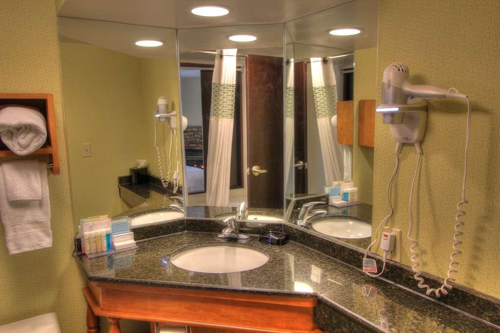 Hotel photo 16 of Hampton Inn Gatlinburg.