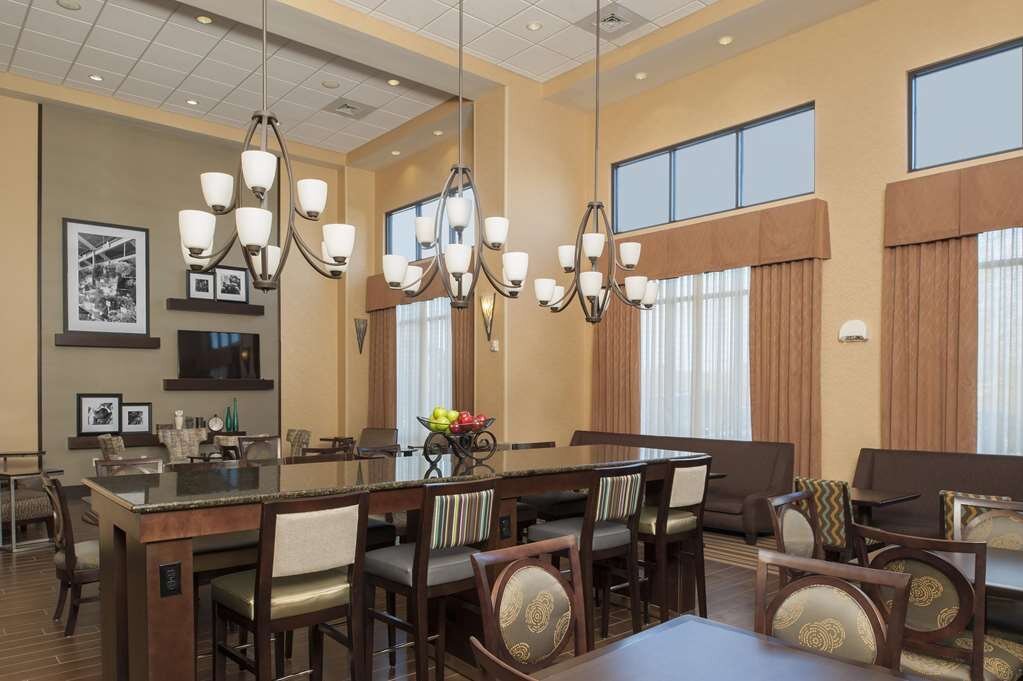 Hotel photo 2 of Hampton Inn & Suites Grand Rapids-Airport 28th St.