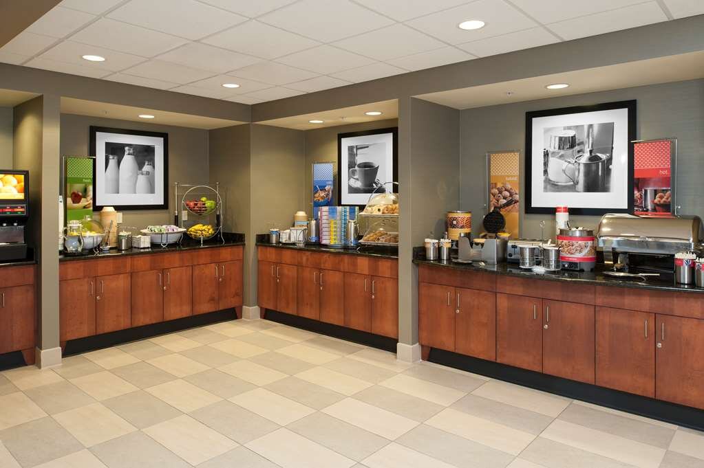 Hotel photo 39 of Hampton Inn & Suites Grand Rapids-Airport 28th St.