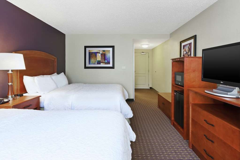 Hotel photo 36 of Hampton Inn & Suites Grand Rapids-Airport 28th St.