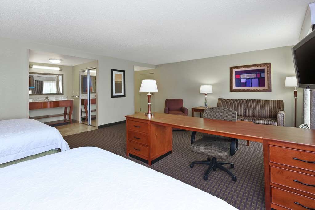 Hotel photo 37 of Hampton Inn & Suites Grand Rapids-Airport 28th St.