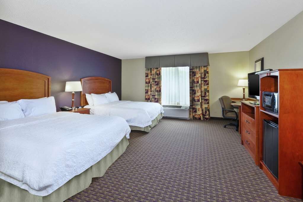 Hotel photo 34 of Hampton Inn & Suites Grand Rapids-Airport 28th St.