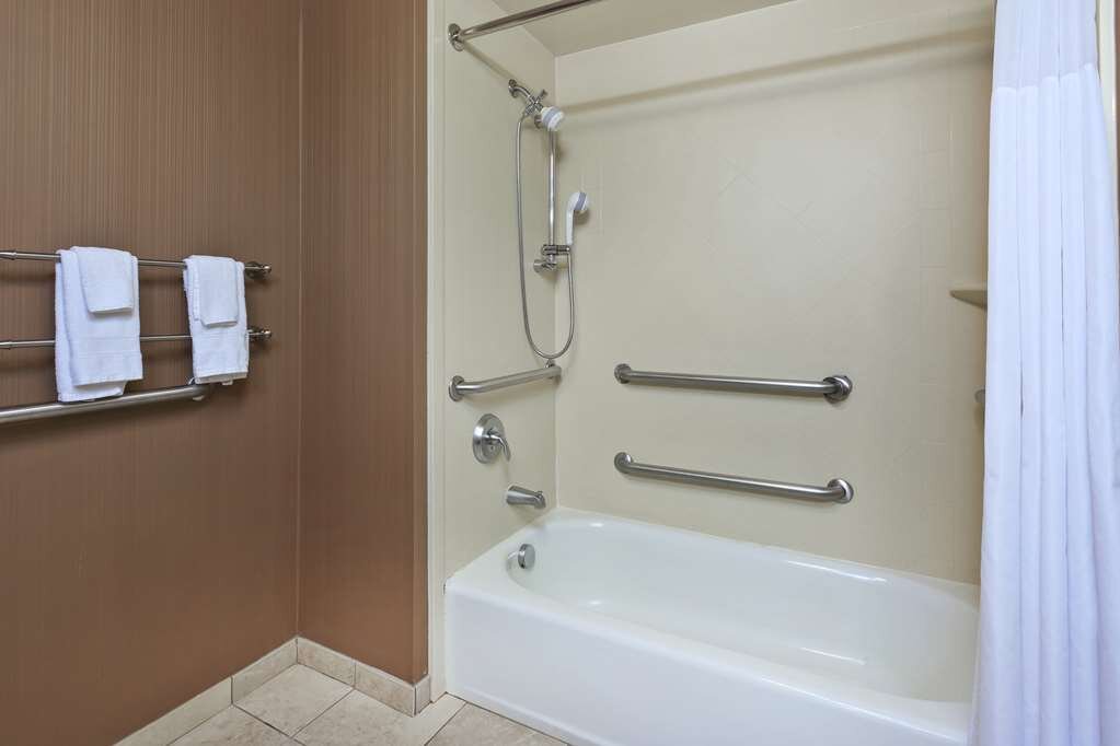 Hotel photo 22 of Hampton Inn & Suites Grand Rapids-Airport 28th St.