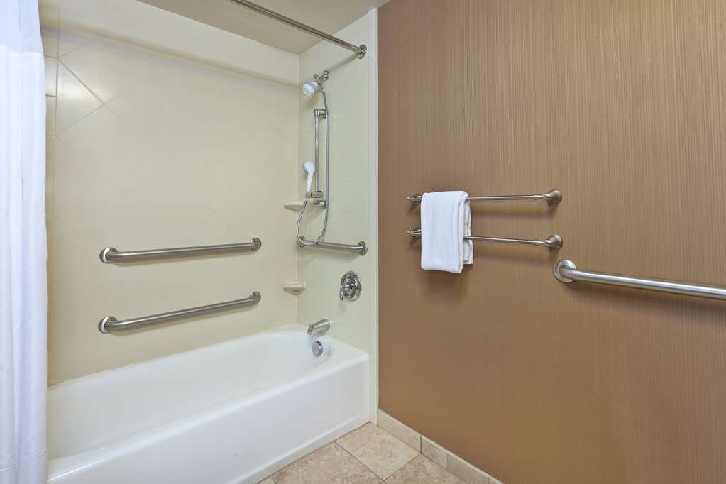 Hotel photo 20 of Hampton Inn & Suites Grand Rapids-Airport 28th St.