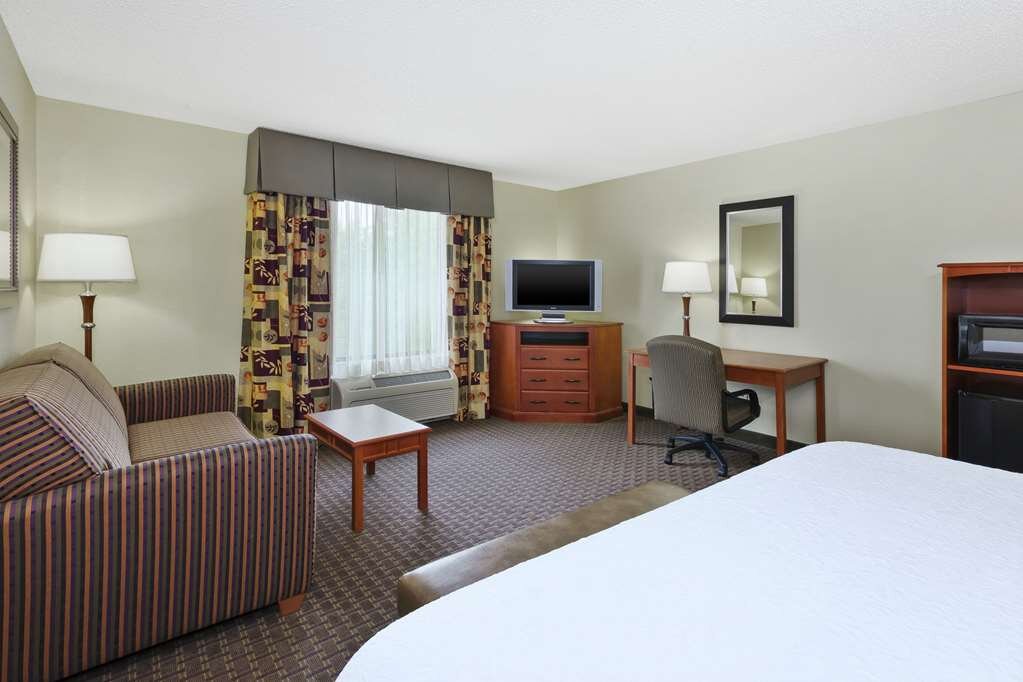 Hotel photo 11 of Hampton Inn & Suites Grand Rapids-Airport 28th St.