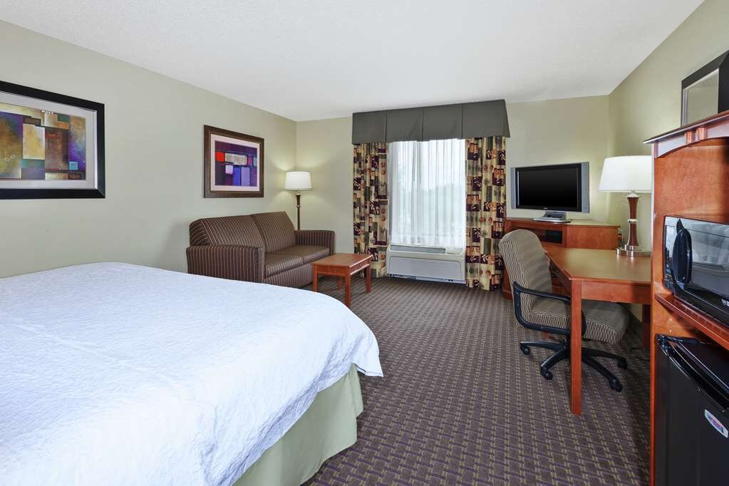 Hotel photo 16 of Hampton Inn & Suites Grand Rapids-Airport 28th St.