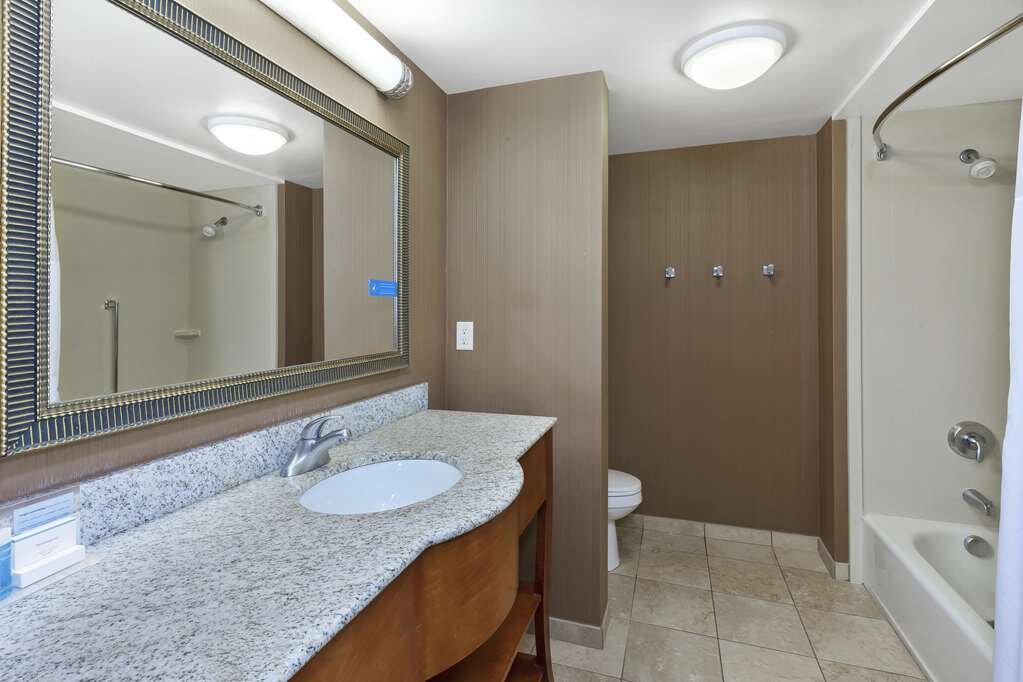 Hotel photo 21 of Hampton Inn & Suites Grand Rapids-Airport 28th St.