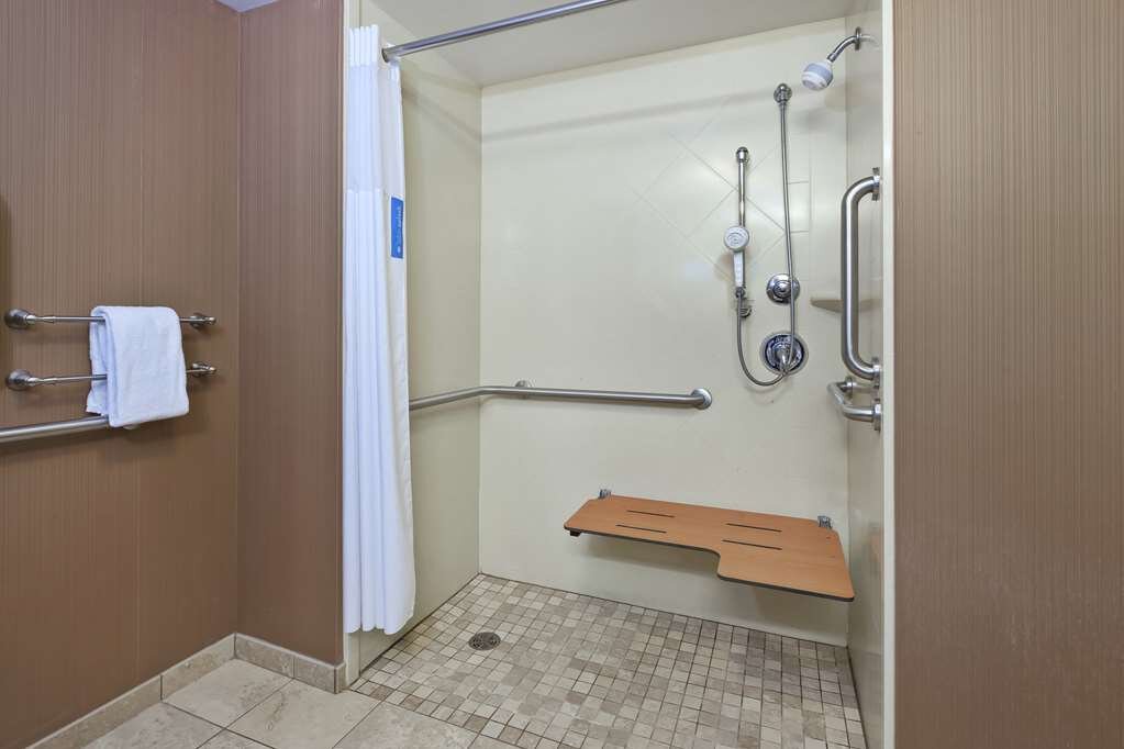 Hotel photo 19 of Hampton Inn & Suites Grand Rapids-Airport 28th St.