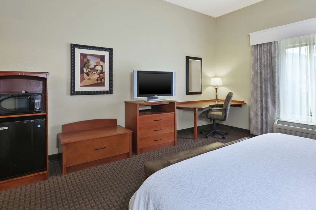 Hotel photo 35 of Hampton Inn & Suites Grand Rapids-Airport 28th St.