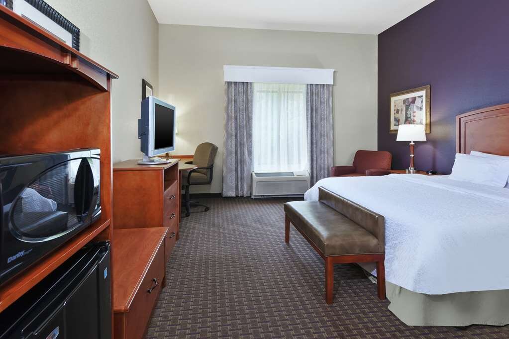 Hotel photo 17 of Hampton Inn & Suites Grand Rapids-Airport 28th St.