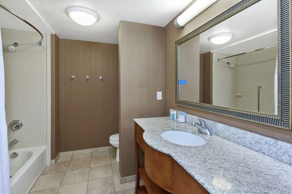Hotel photo 28 of Hampton Inn & Suites Grand Rapids-Airport 28th St.