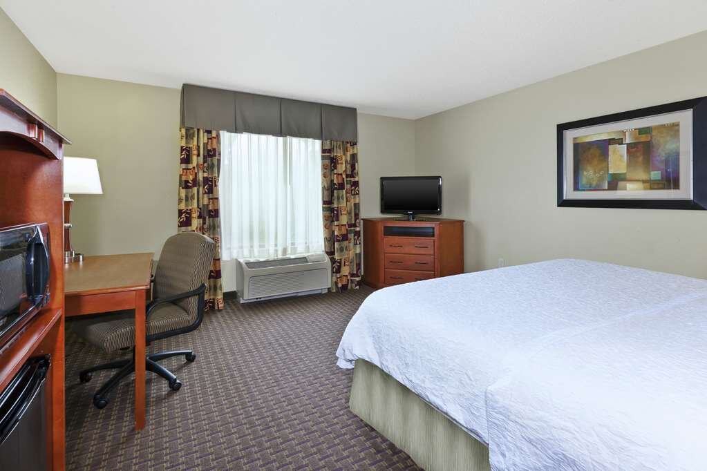 Hotel photo 7 of Hampton Inn & Suites Grand Rapids-Airport 28th St.