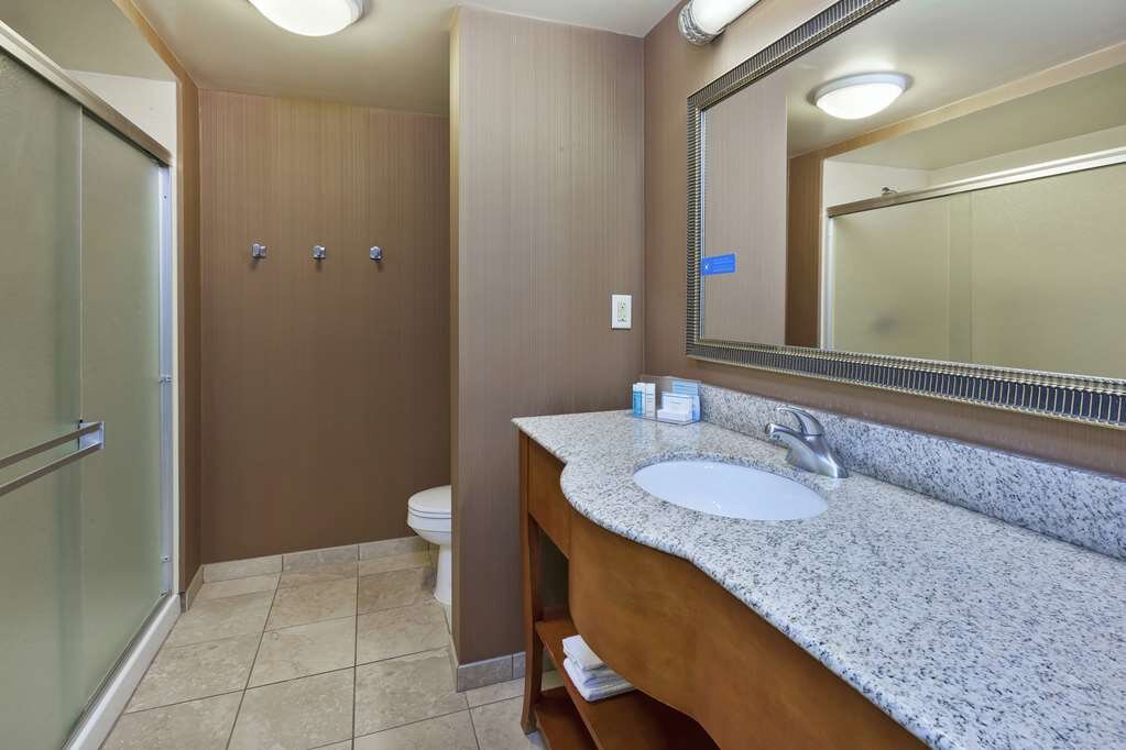 Hotel photo 9 of Hampton Inn & Suites Grand Rapids-Airport 28th St.
