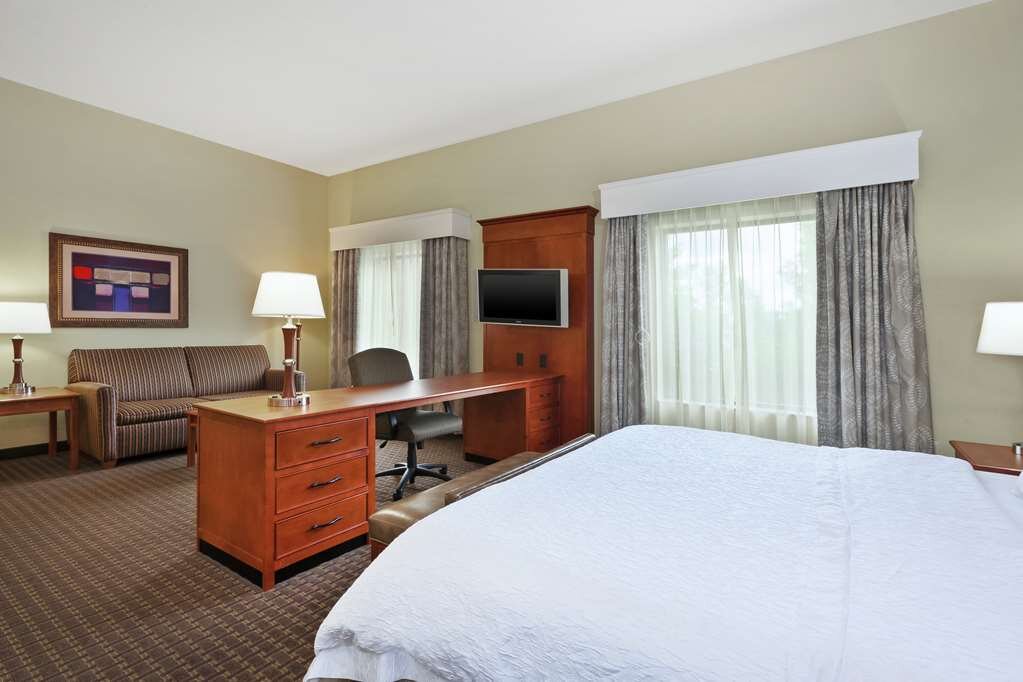 Hotel photo 15 of Hampton Inn & Suites Grand Rapids-Airport 28th St.