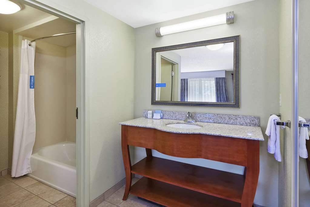 Hotel photo 18 of Hampton Inn & Suites Grand Rapids-Airport 28th St.