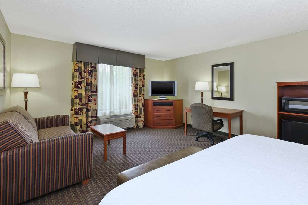 Hotel photo 38 of Hampton Inn & Suites Grand Rapids-Airport 28th St.