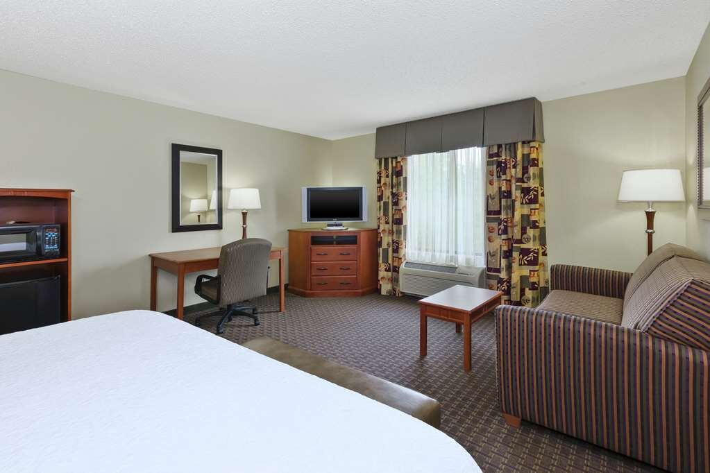 Hotel photo 31 of Hampton Inn & Suites Grand Rapids-Airport 28th St.