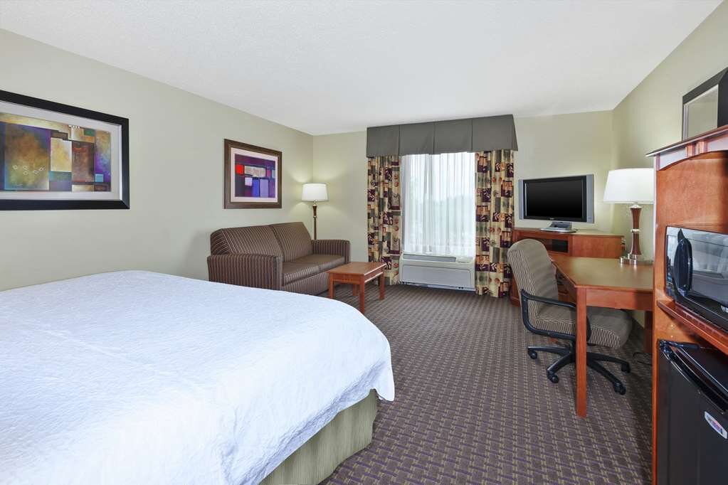 Hotel photo 27 of Hampton Inn & Suites Grand Rapids-Airport 28th St.