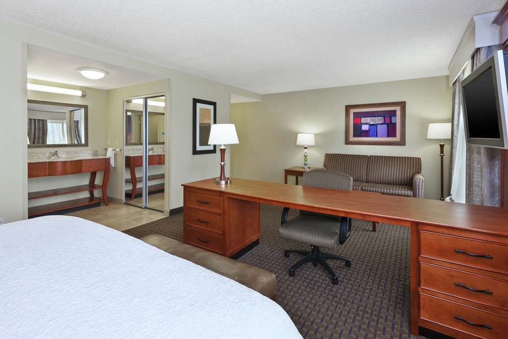Hotel photo 3 of Hampton Inn & Suites Grand Rapids-Airport 28th St.