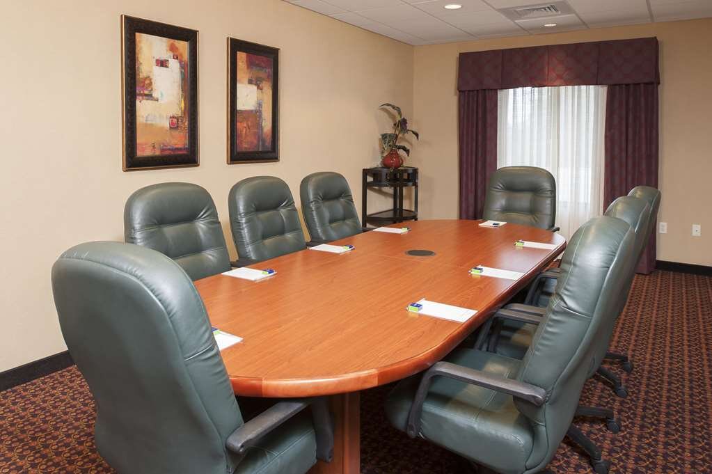 Hotel photo 40 of Hampton Inn & Suites Grand Rapids-Airport 28th St.