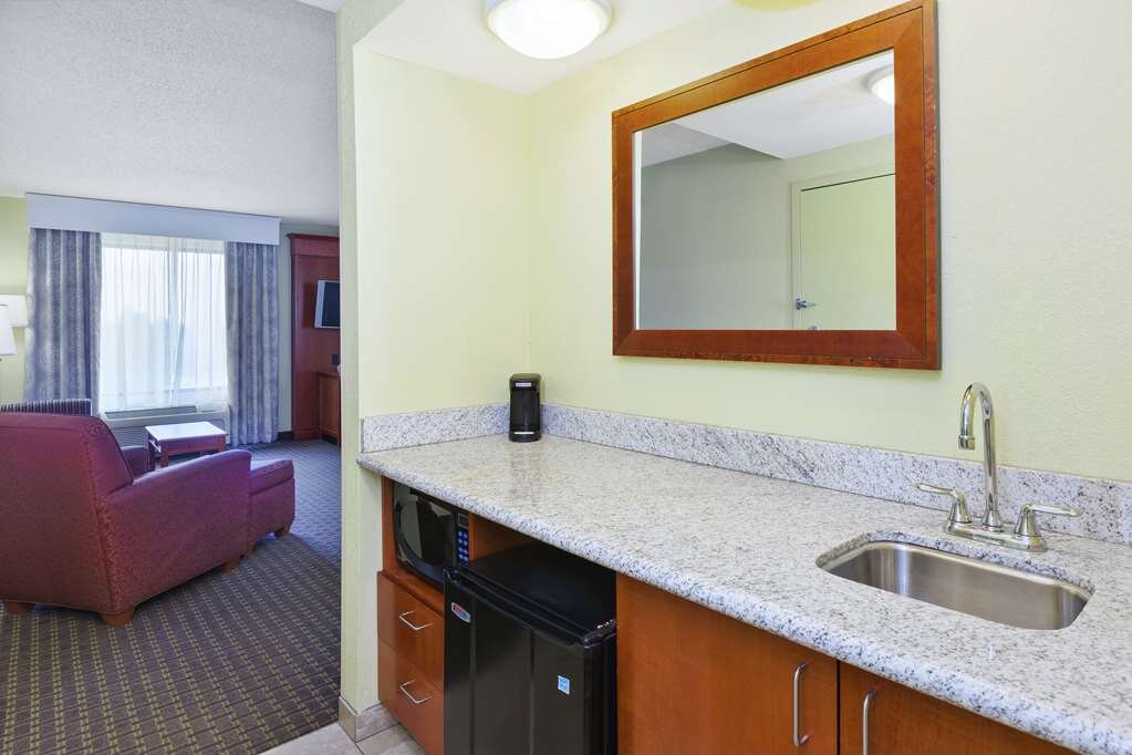 Hotel photo 1 of Hampton Inn & Suites Grand Rapids-Airport 28th St.