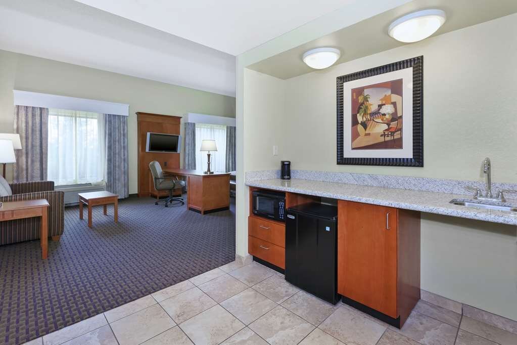 Hotel photo 12 of Hampton Inn & Suites Grand Rapids-Airport 28th St.