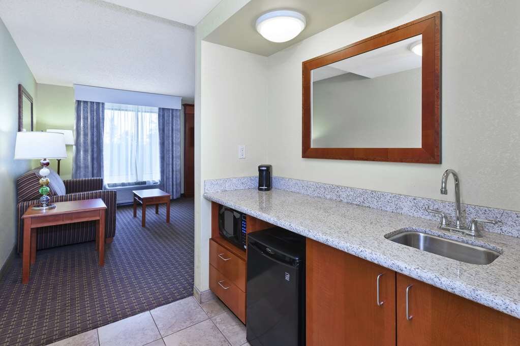Hotel photo 13 of Hampton Inn & Suites Grand Rapids-Airport 28th St.
