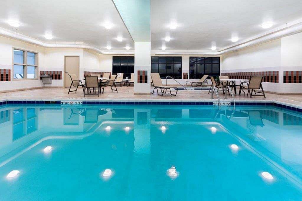 ashland wi hotels with indoor pool