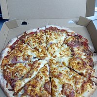Amazing pizzas and Kebabs, fresh dough and fresh ingredients.