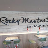 Delightful breakfast in a very cosy atmosphere. The service was exceptional, kudos to the staff.