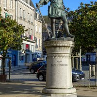 Monument Jehan De Beaumanoir
