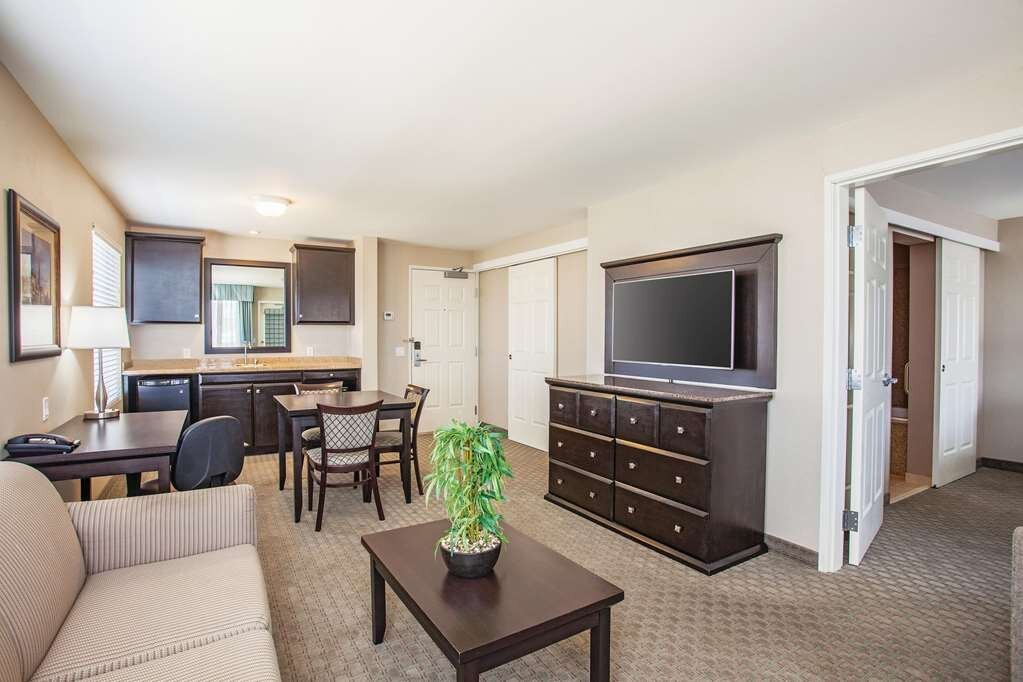 LA QUINTA INN SUITES BY WYNDHAM PASO ROBLES Updated 2024 Prices   Suite 