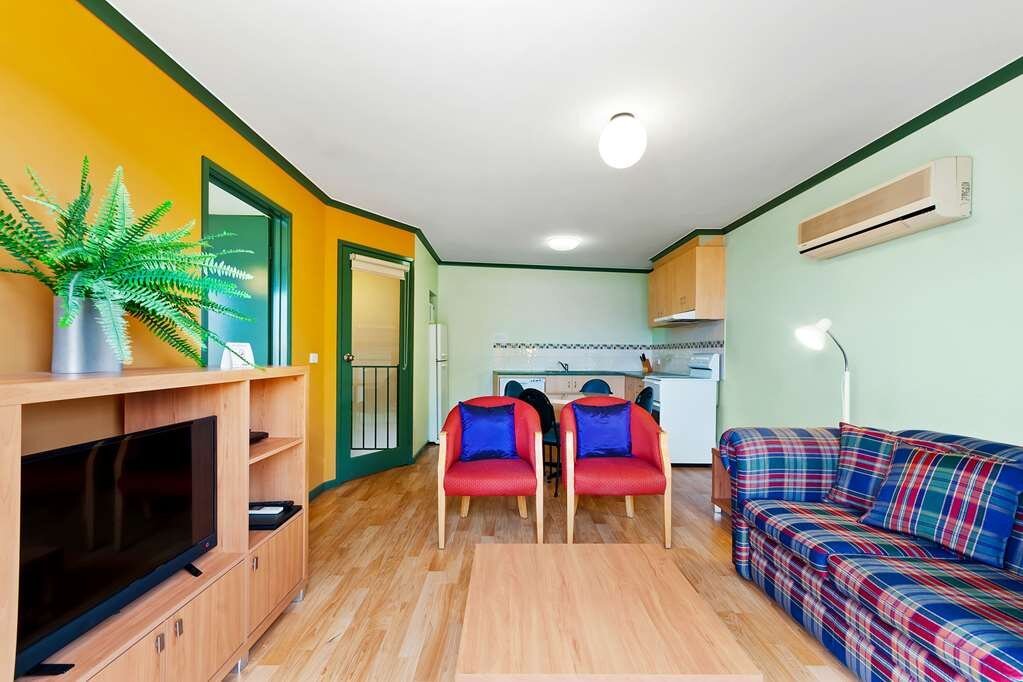 컴포트 인 앤드 스위트 엠마누엘 (Comfort Inn & Suites Lakes Entrance, 엔트런스 호수) - 호텔 리뷰 & 가격 비교