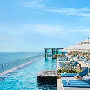 Roof Top Infinity Pool Pic