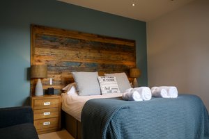 Room & Suite