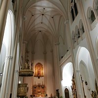 Interior de la Iglesia de San José de la Montaña.
