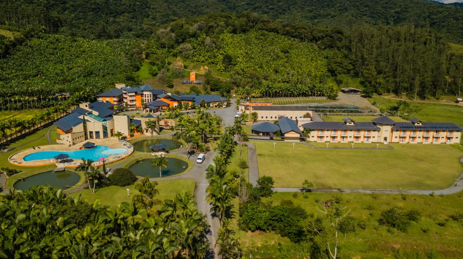 Vista aérea do hotel.
