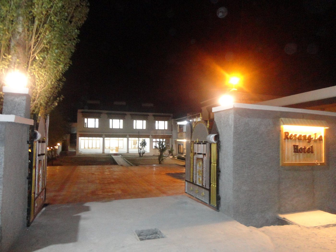 Hotel Rezang-La (레) - 호텔 리뷰