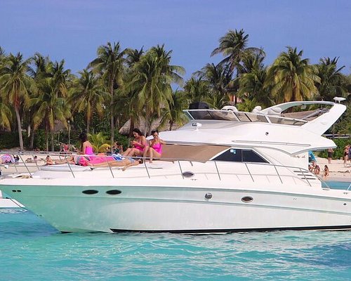 catamaran boat isla mujeres