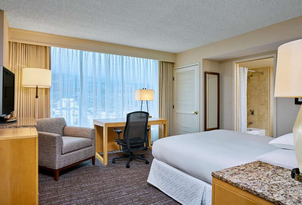 Hotel photo 2 of Hilton Los Angeles North/Glendale & Executive Meeting Ctr.