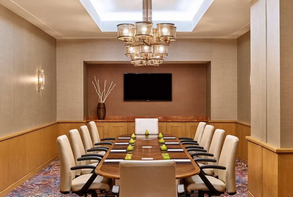 Hotel photo 35 of Hilton Los Angeles North/Glendale & Executive Meeting Ctr.