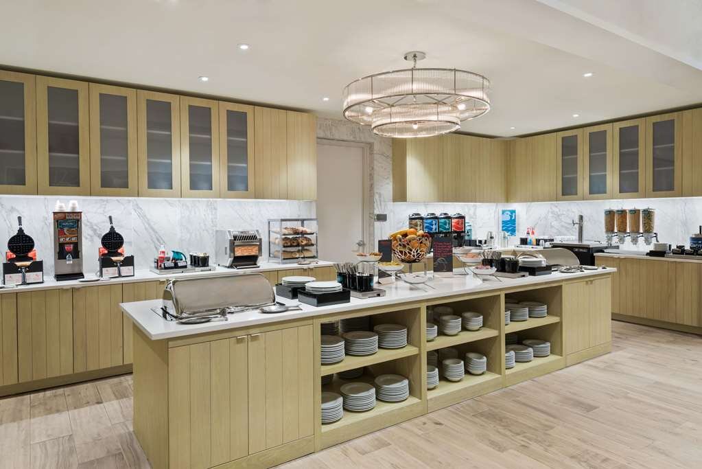 Hotel photo 1 of Homewood Suites by Hilton Sarasota Lakewood Ranch.