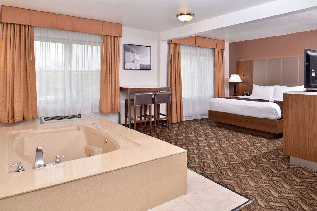 Hotel photo 42 of Best Western Airport Plaza Inn - Los Angeles Lax Hotel.